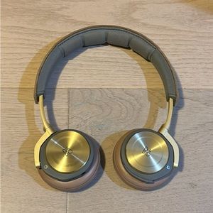Bang and Olufsen Beoplay H8